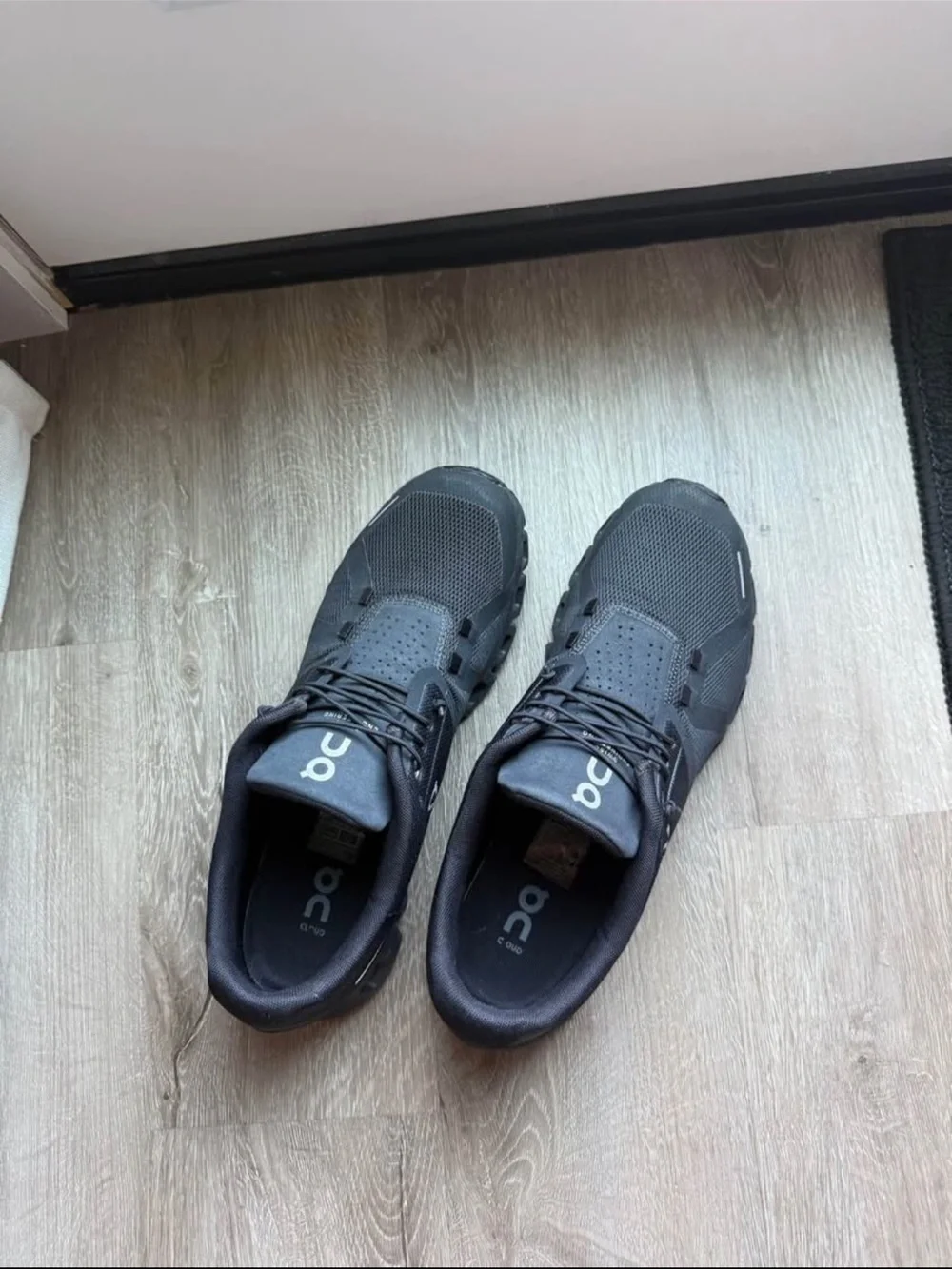 On Running Athletic Shoes - Black
